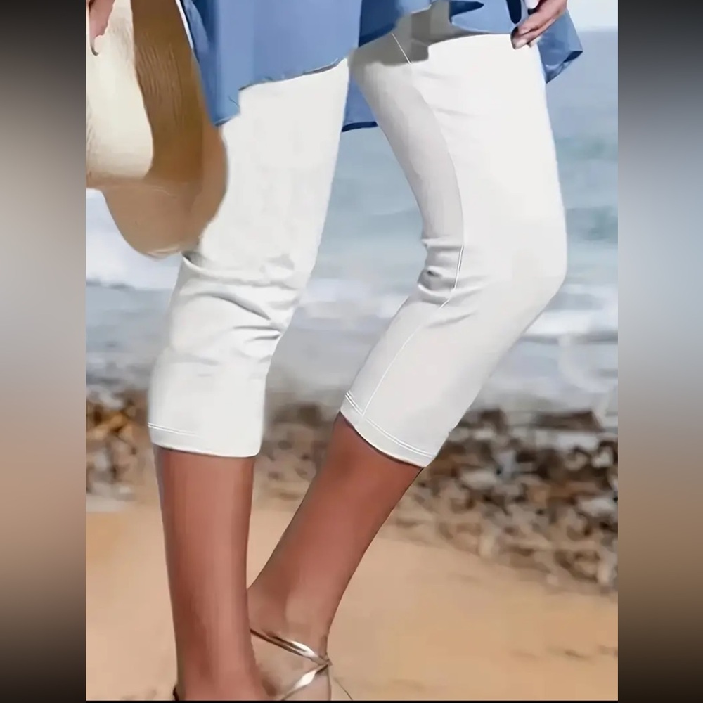 Super cute white capris